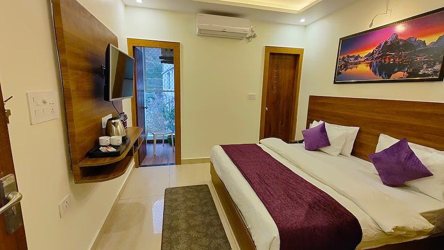 Deluxe Room valley view