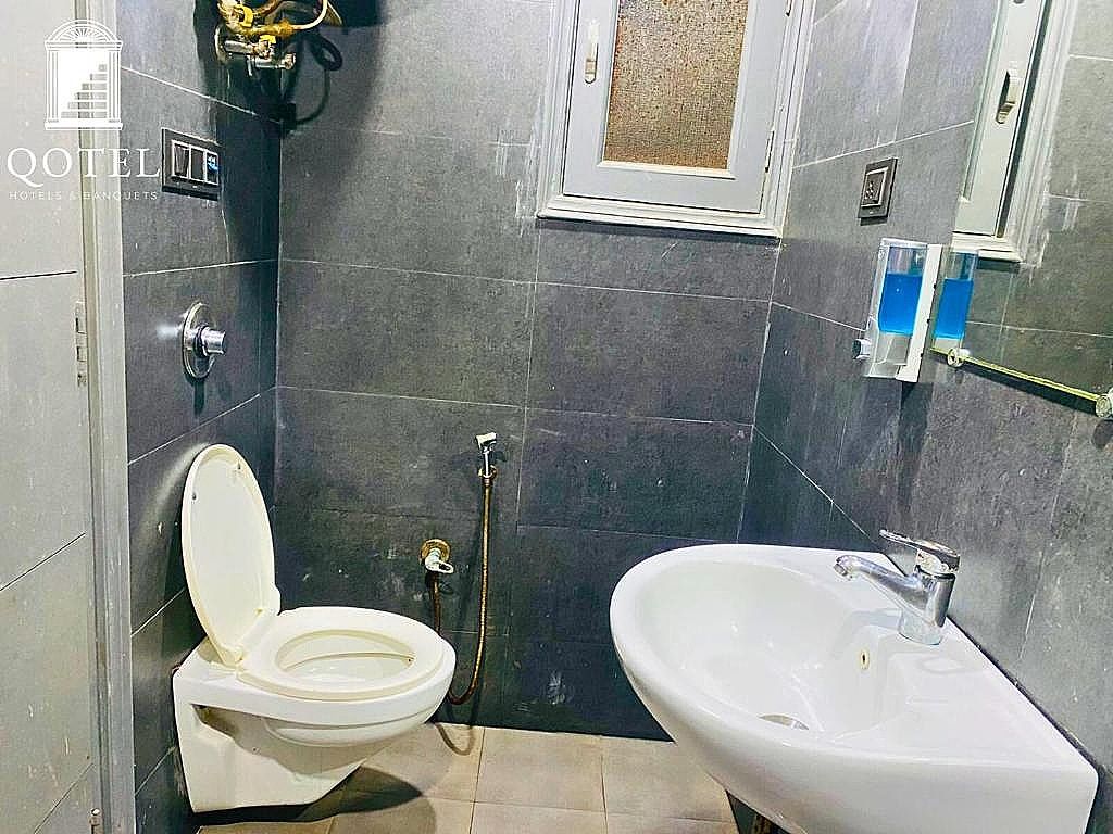 Qotel Express Rama Rohini Sector 24 Deluxe Room 8