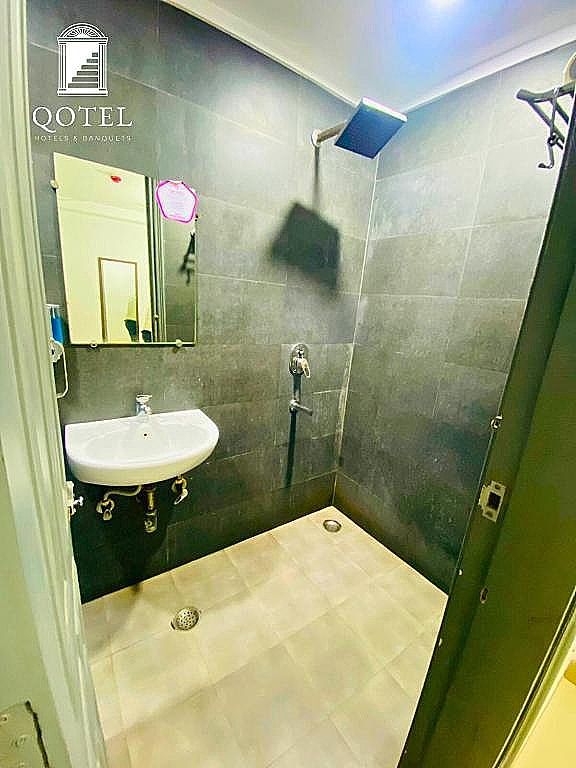Qotel Express Rama Rohini Sector 24 Deluxe Room 9