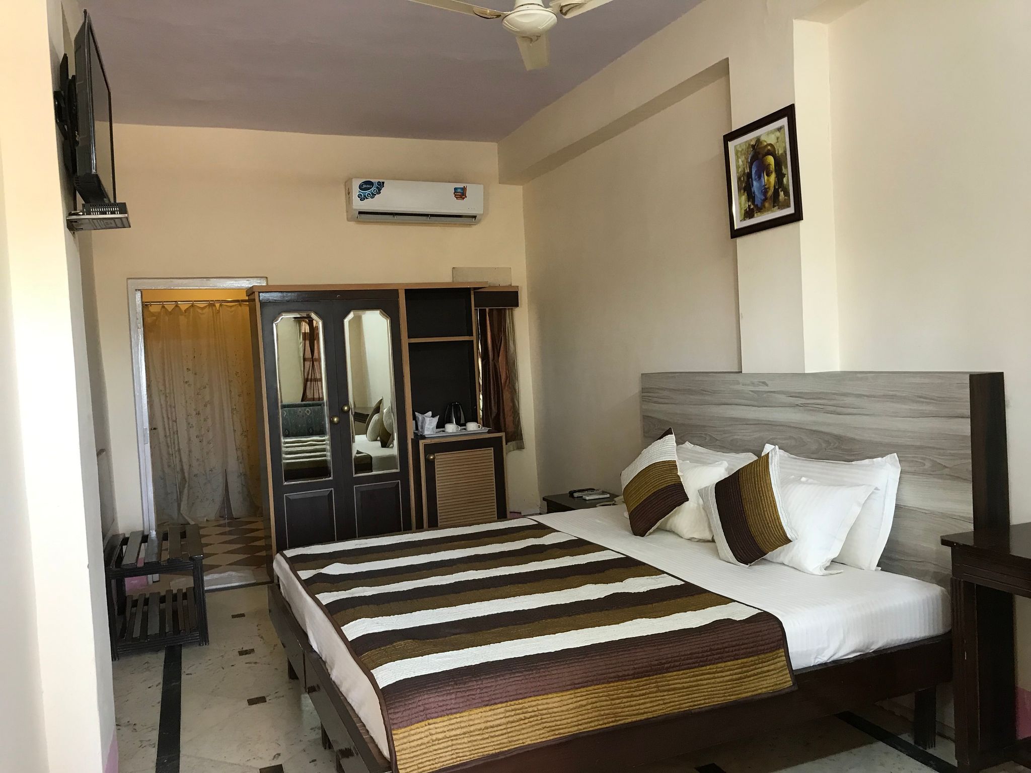 Himmatgarh Palace Heritage Boutique Hotel Deluxe Room 4