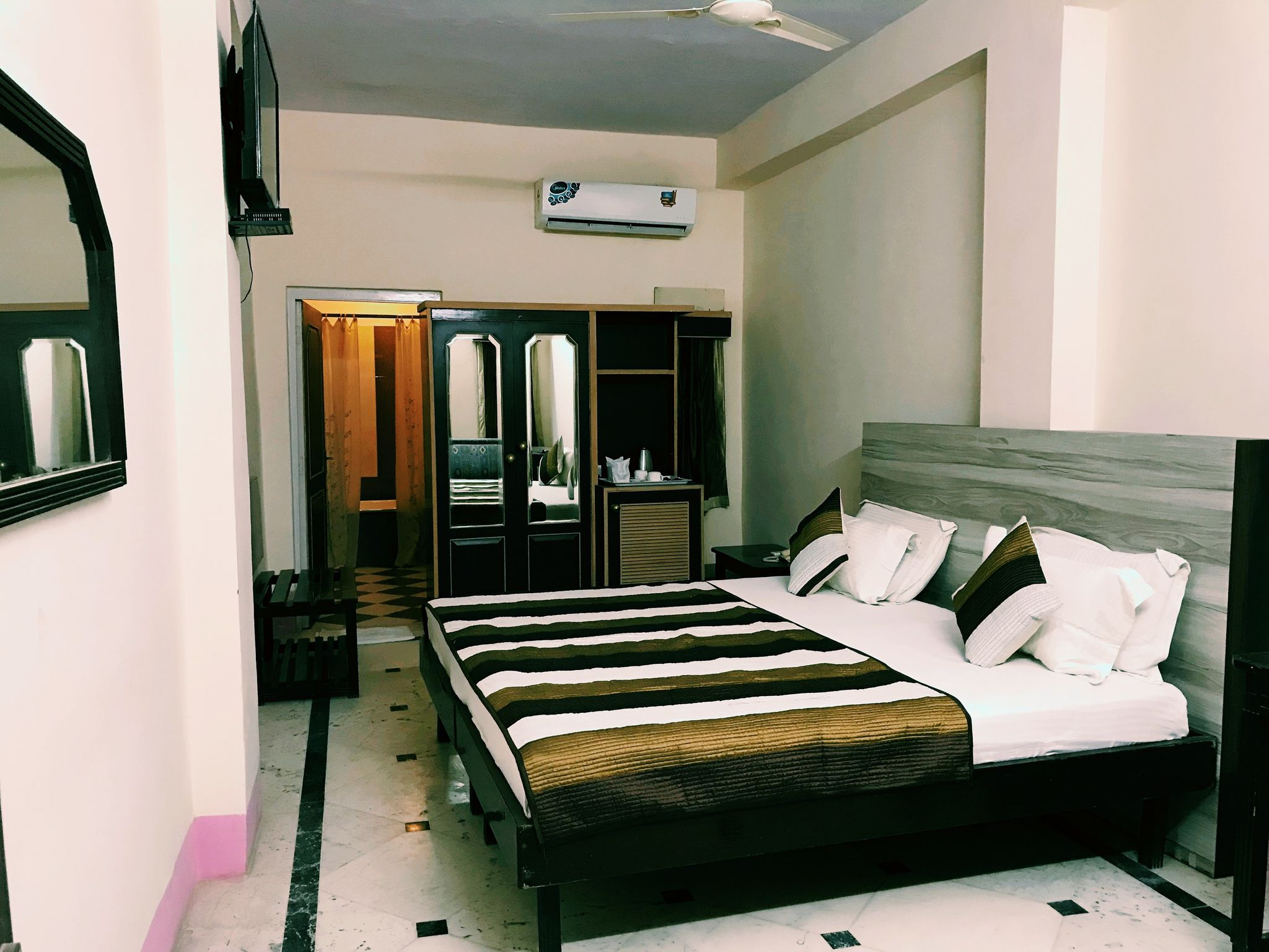 Himmatgarh Palace Heritage Boutique Hotel Deluxe Room