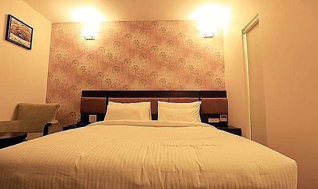 Rosemallow Hotel New Delhi Deluxe Room 4