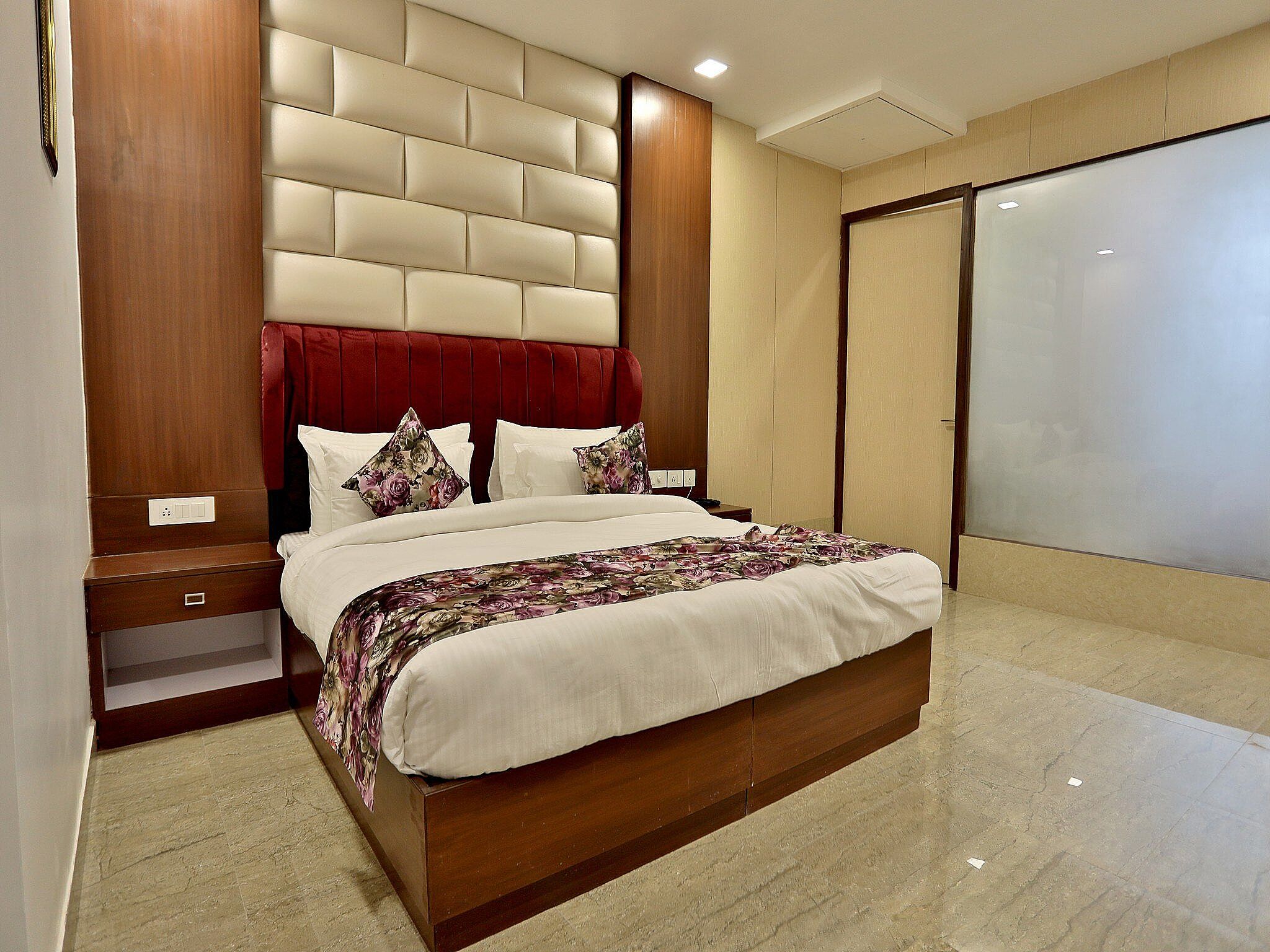 Royal Imperio - Surajkund  Super Deluxe Room 2