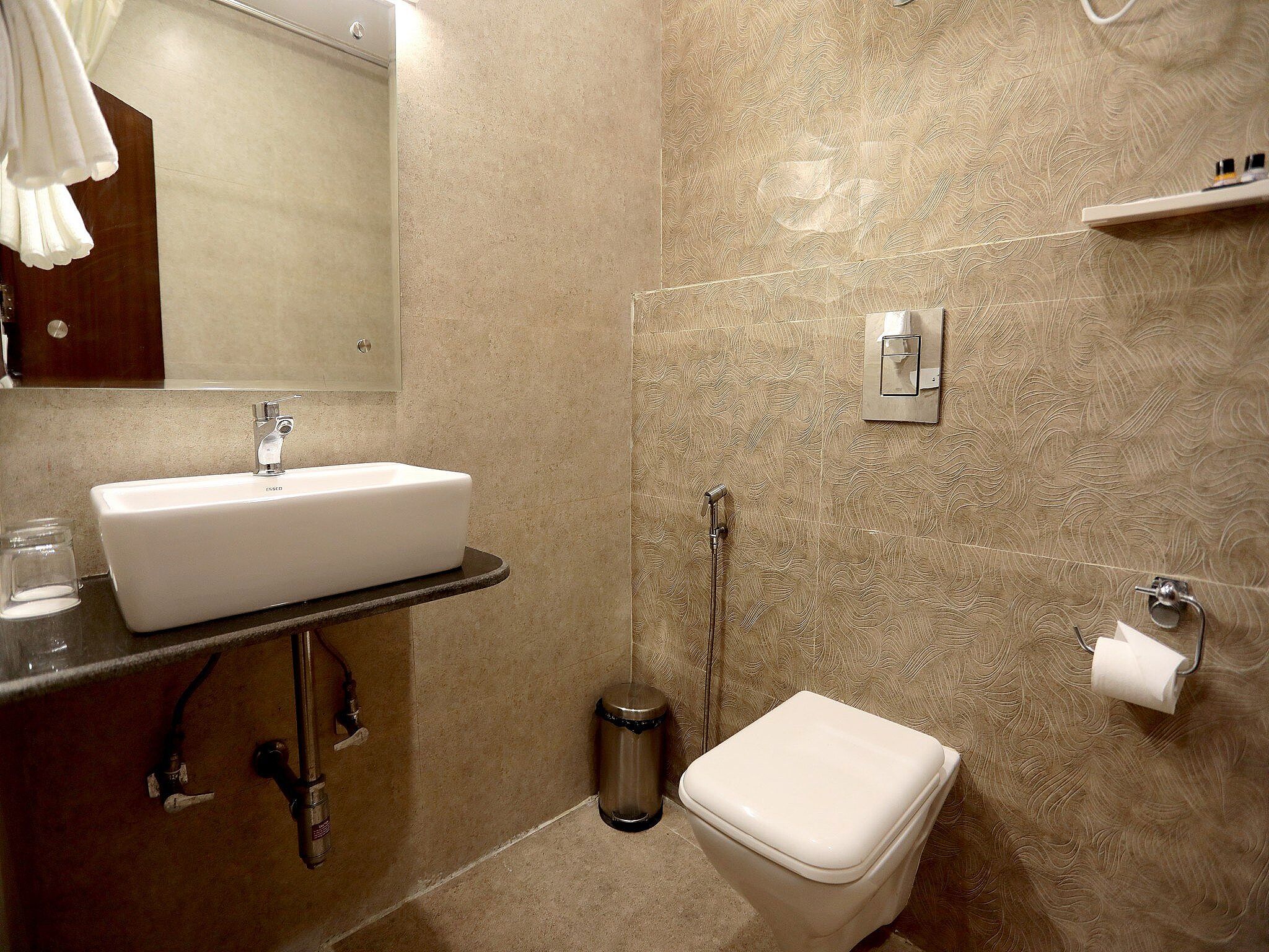 Royal Imperio - Surajkund  Super Deluxe Room 4