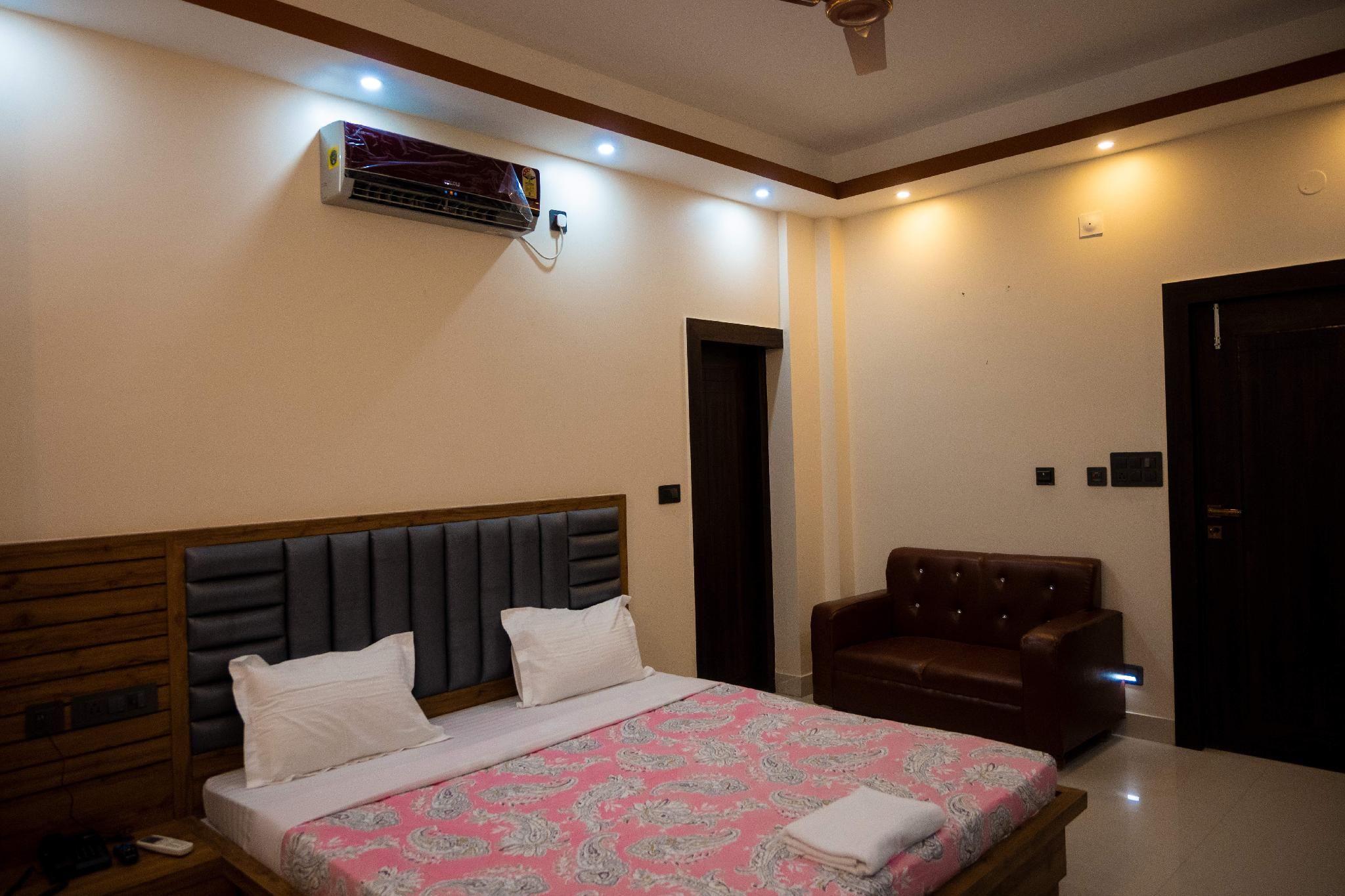 Unique Shantiniketan Executive Room 2