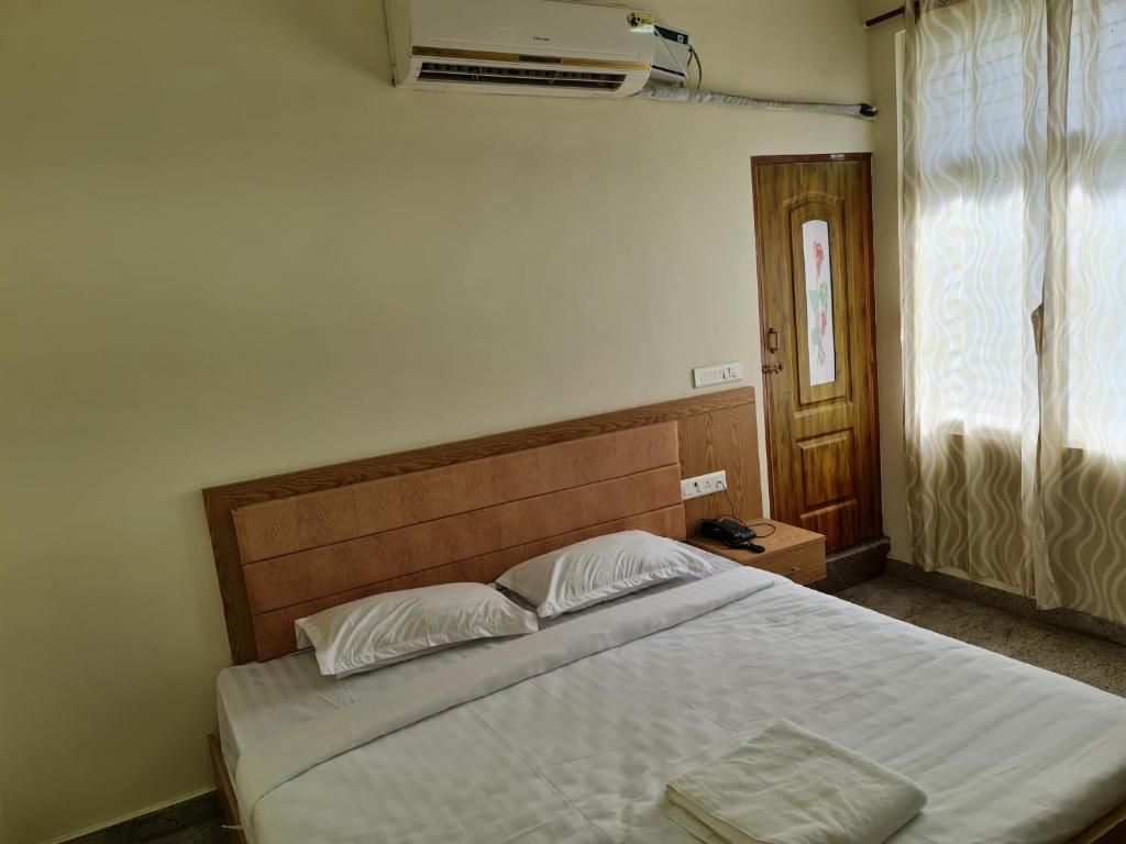 Vijay Shree Inn Deluxe Room NON AC 5