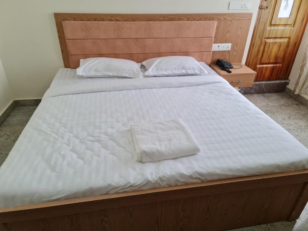 Vijay Shree Inn Deluxe Room NON AC 6
