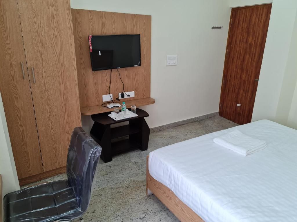 Vijay Shree Inn Deluxe Room NON AC 7