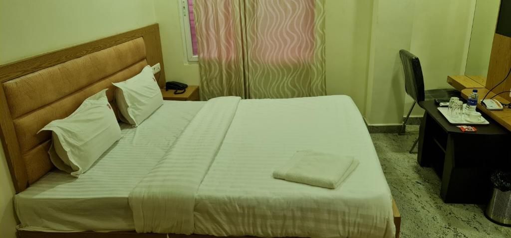 Vijay Shree Inn Deluxe Room NON AC 4
