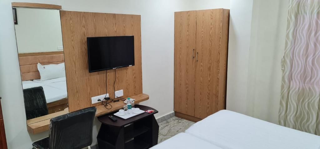 Vijay Shree Inn Deluxe Room NON AC 12