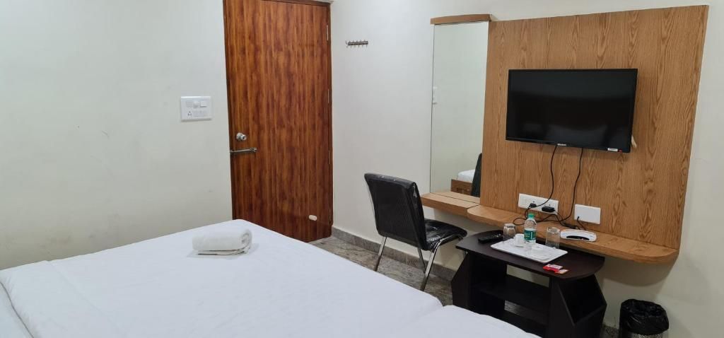 Vijay Shree Inn Deluxe Room NON AC 14