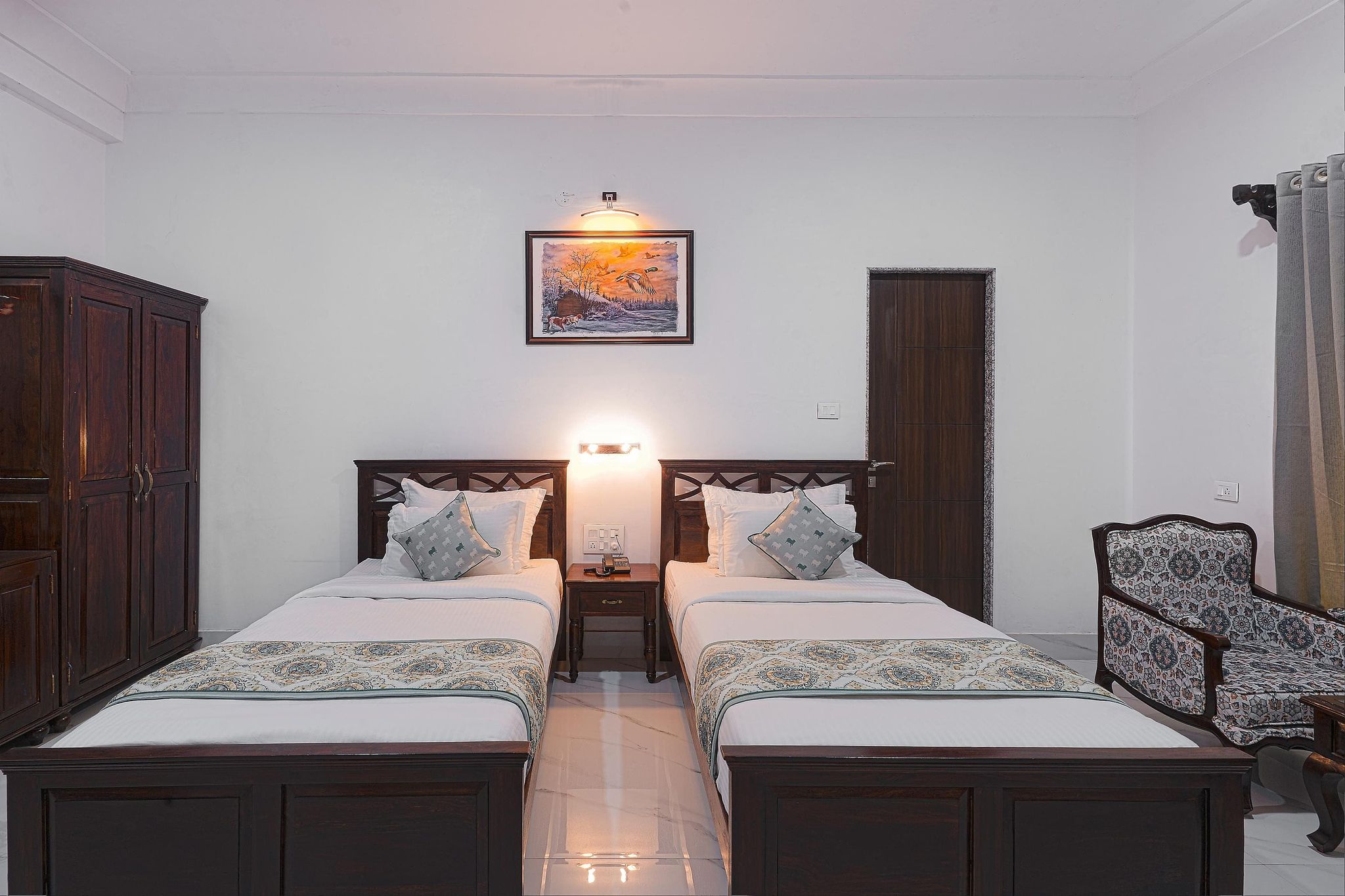 Revaas Lake View Boutique Hotel Deluxe Twin - Free Pickup From Railway Station 8