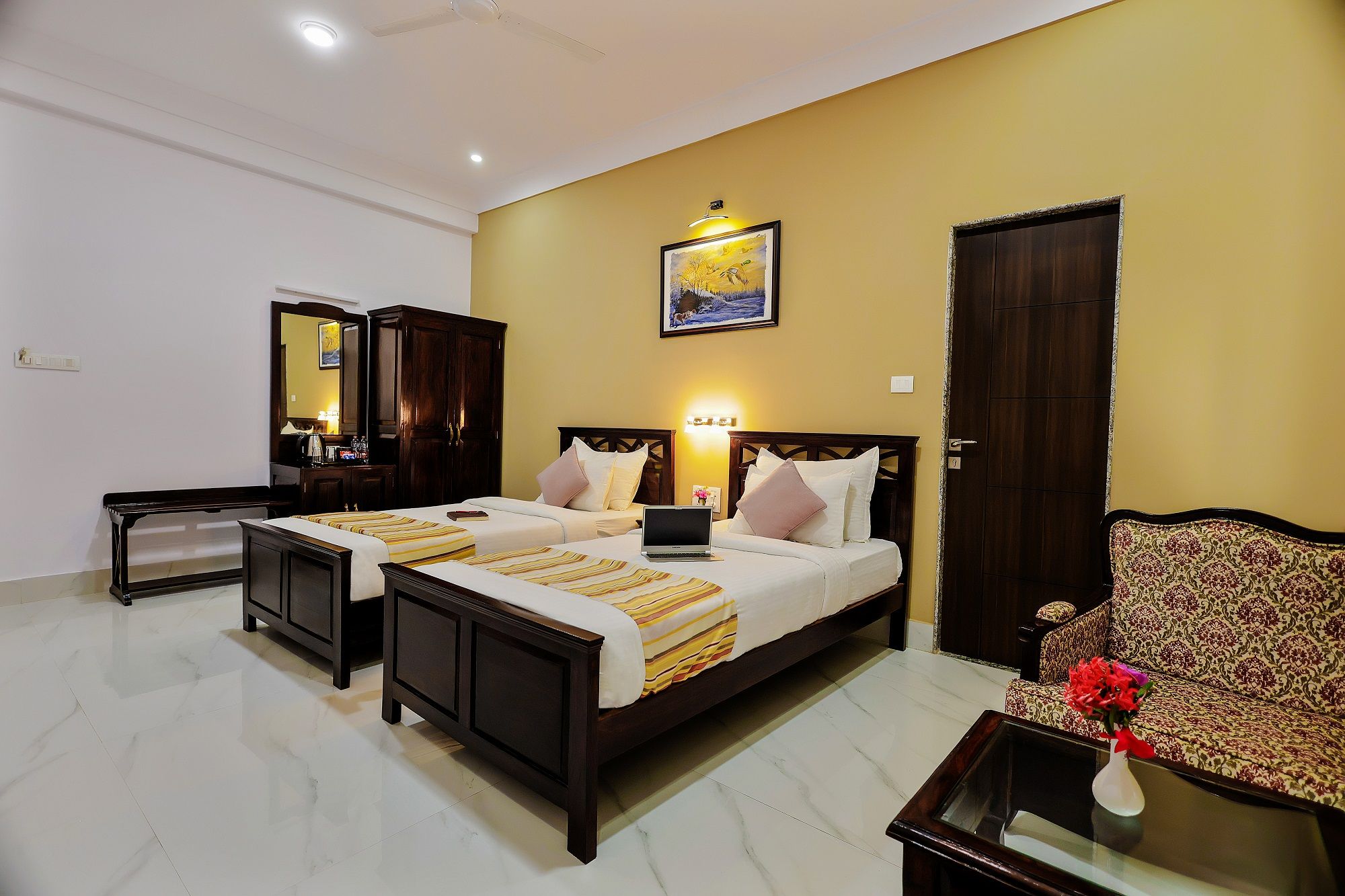 Revaas Lake View Boutique Hotel Deluxe Twin - Free Pickup From Railway Station 5