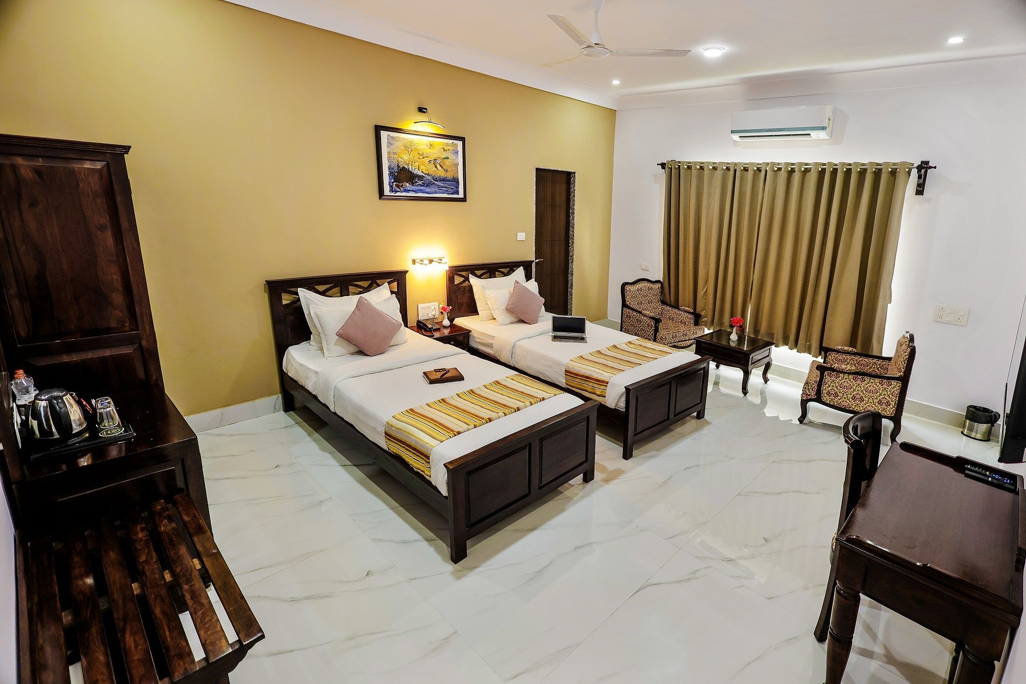 Revaas Lake View Boutique Hotel Deluxe Twin - Free Pickup From Railway Station 3