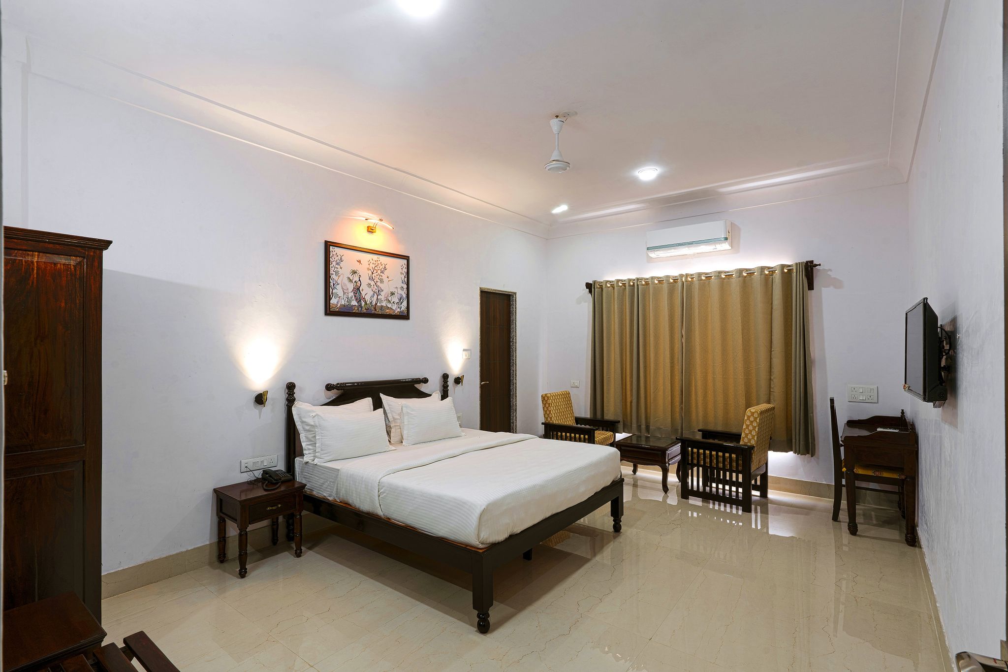 Deluxe King Room - Free Pickup From Railway Station