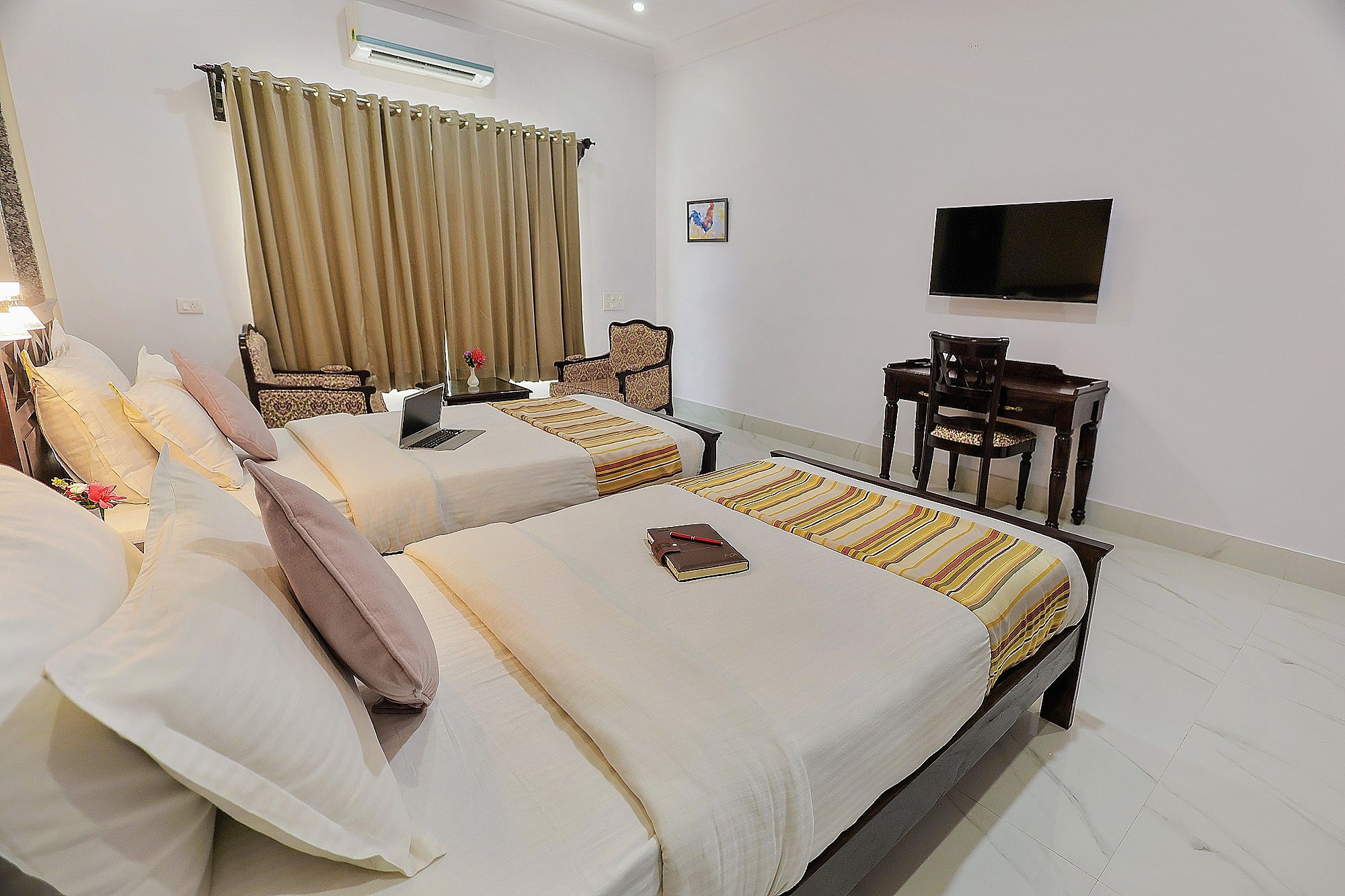 Revaas Lake View Boutique Hotel Deluxe Twin - Free Pickup From Railway Station 16