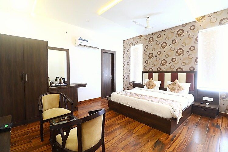 Hotel Taj Venture Deluxe Room 5