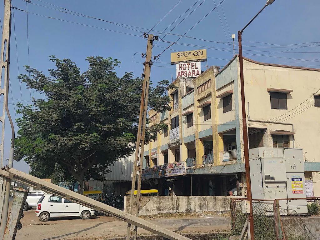 Goroomgo Apsara Guest House Ahmedabad
