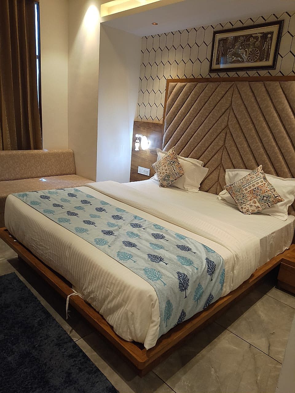 Hotel Lotus Villa Deluxe Double Bed AC Room 5