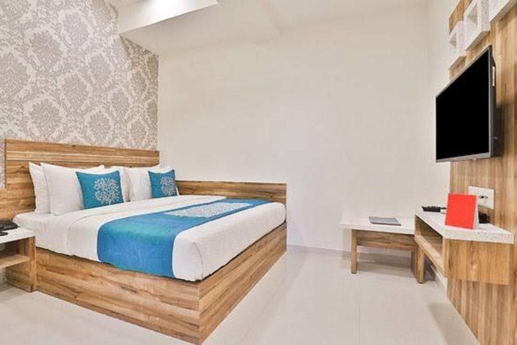 Hotel Motera Inn Deluxe AC Room 4