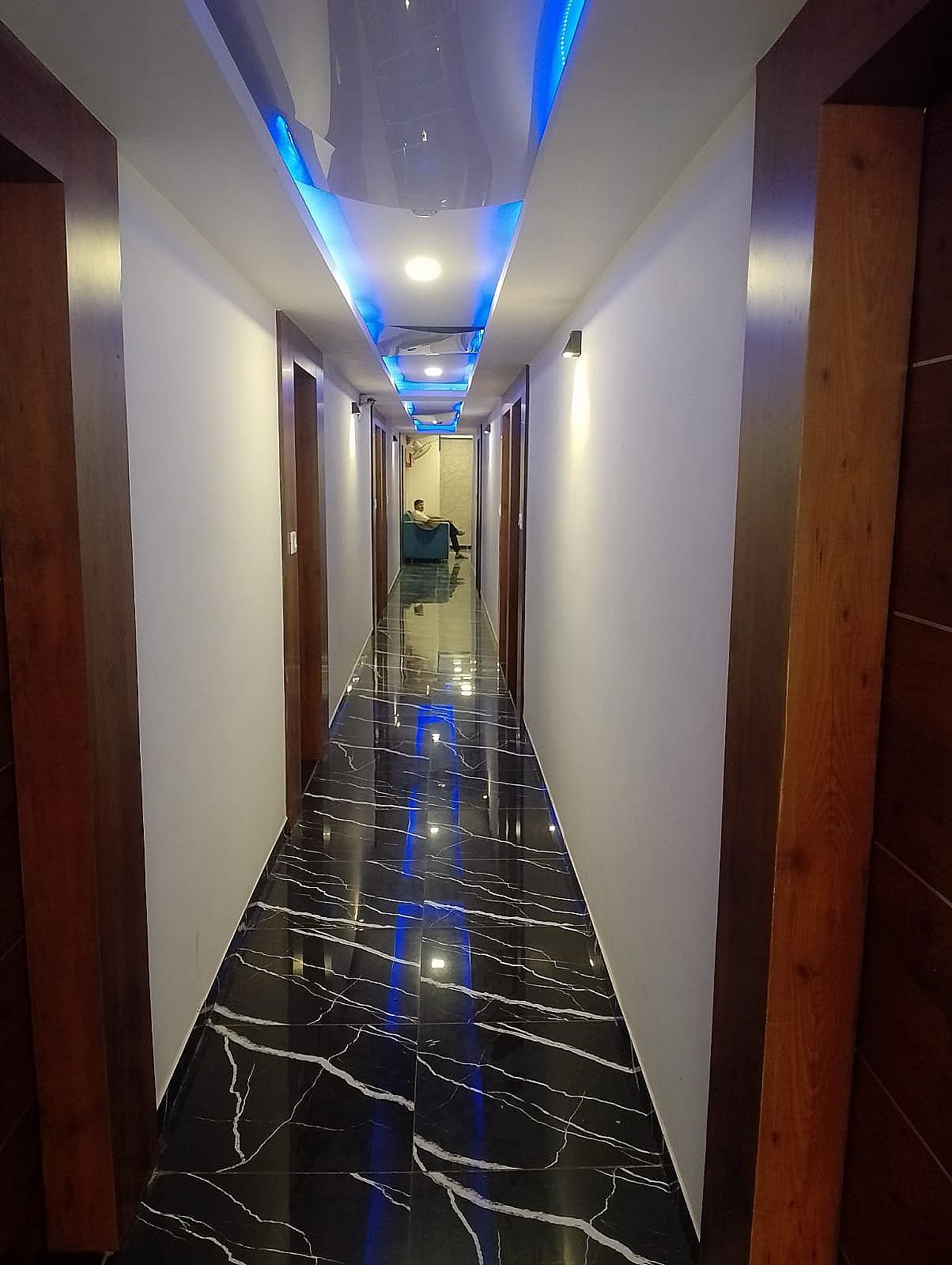 undefined Hotel Lux Inn 2