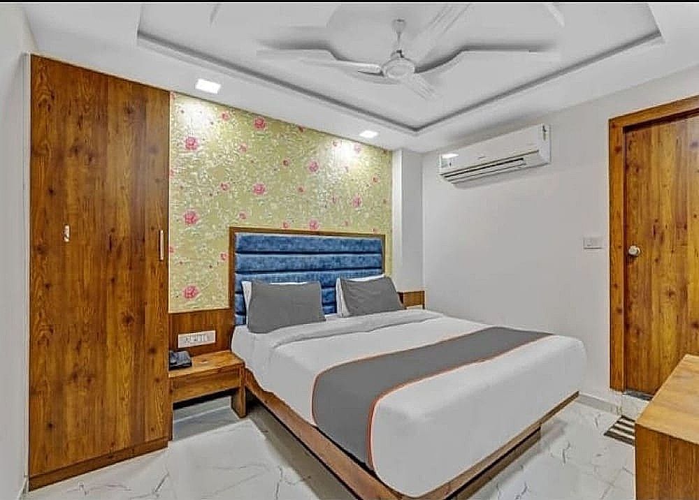 undefined Hotel Lux Inn 8