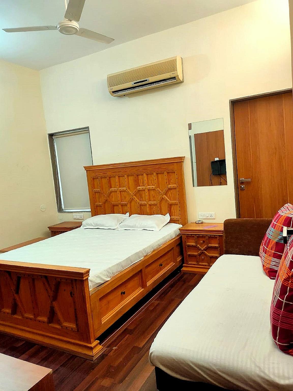 Hotel Milan Gurukul Road Double Room