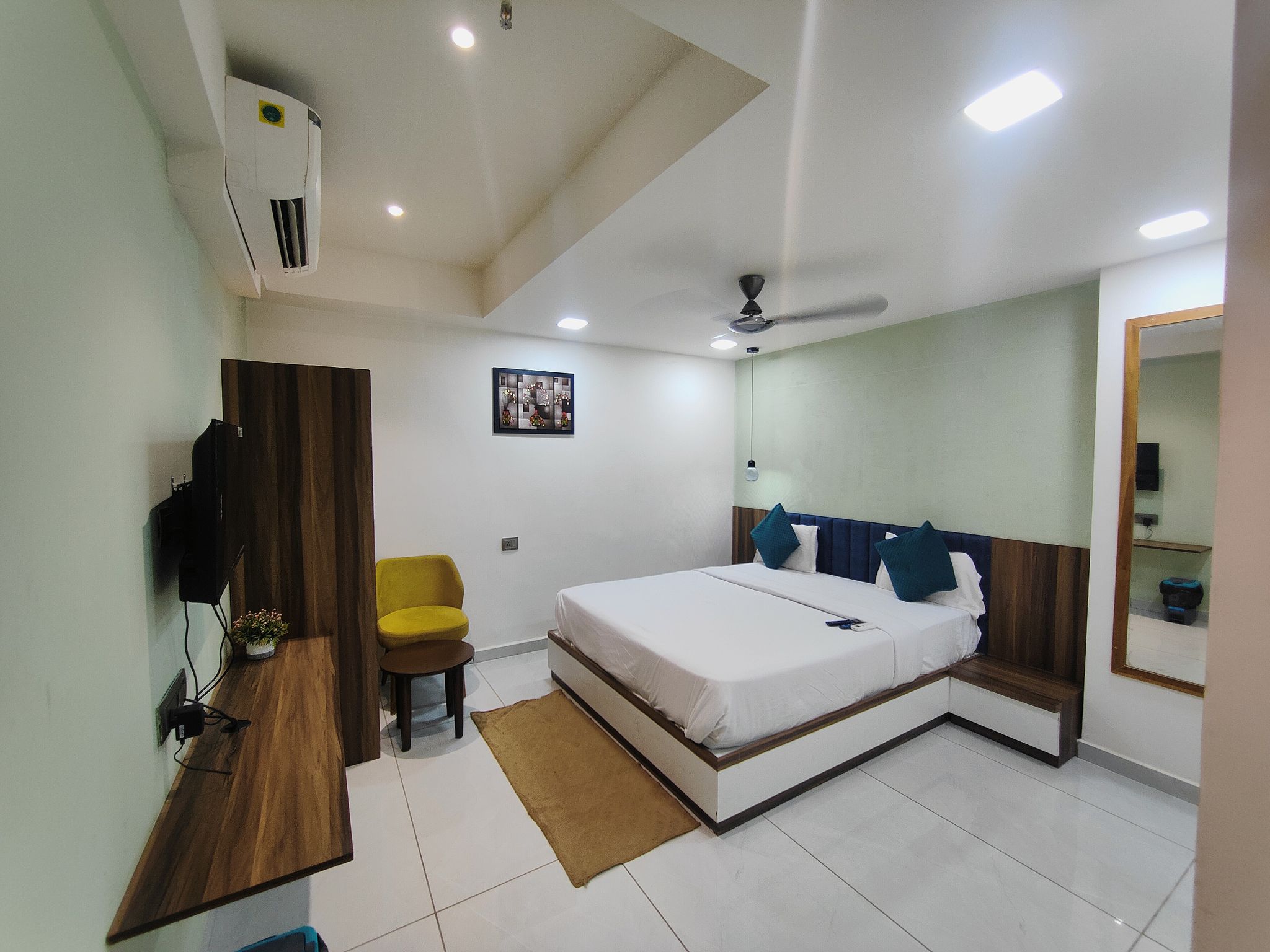Hotel Rest And View Super Deluxe AC Room 4