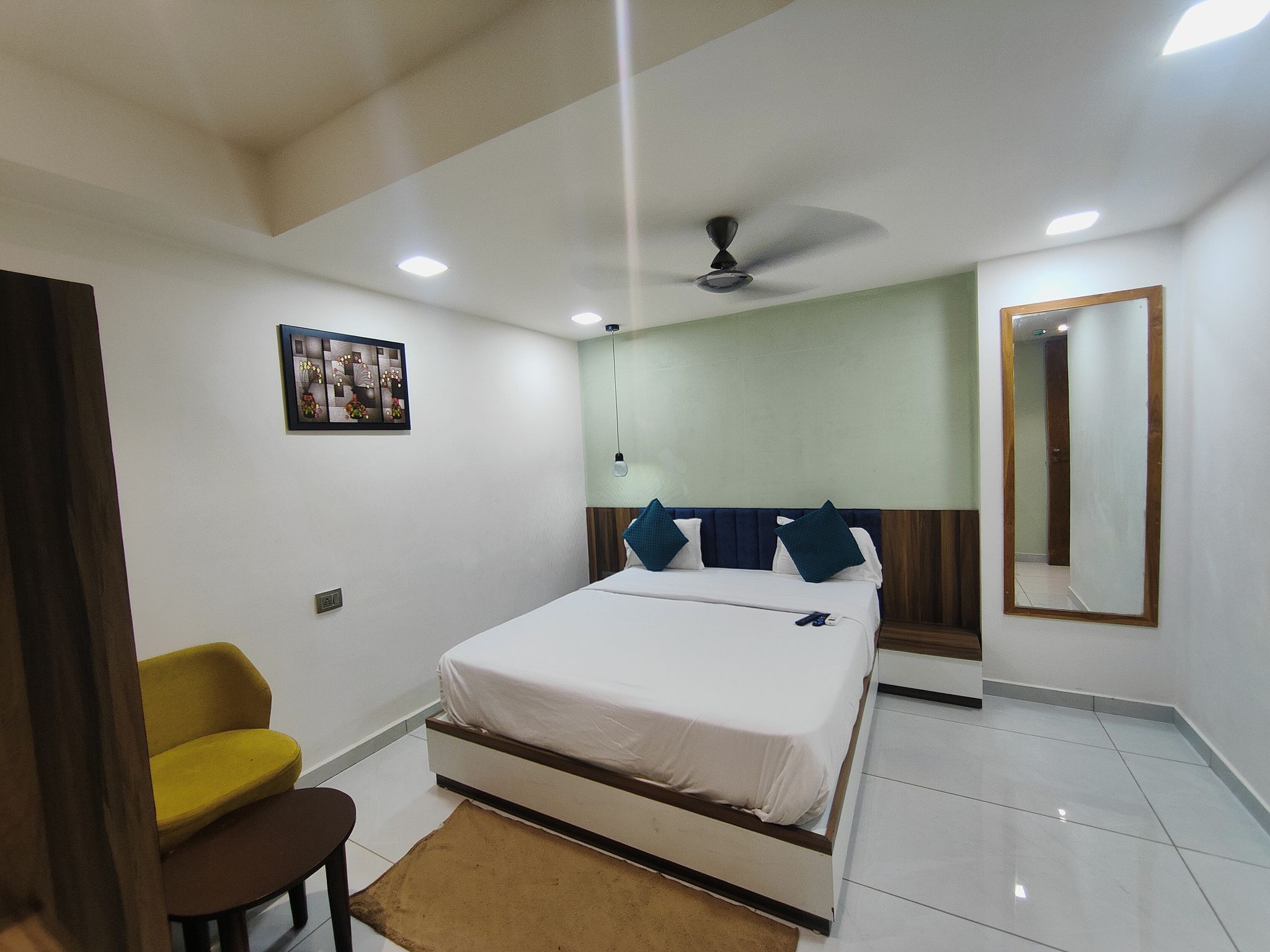 Hotel Rest And View Super Deluxe AC Room