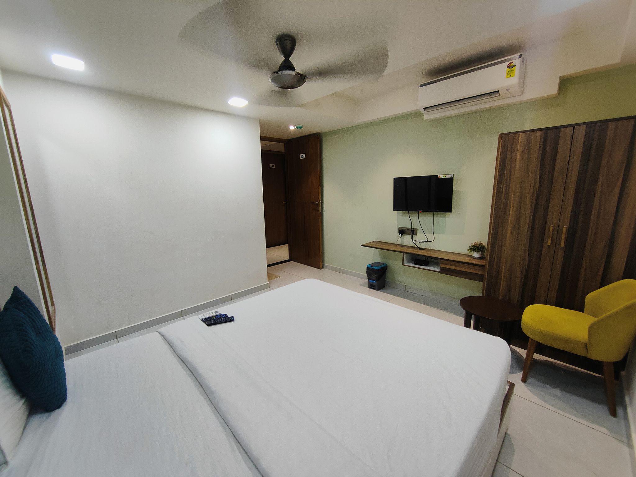 Hotel Rest And View Super Deluxe AC Room 2