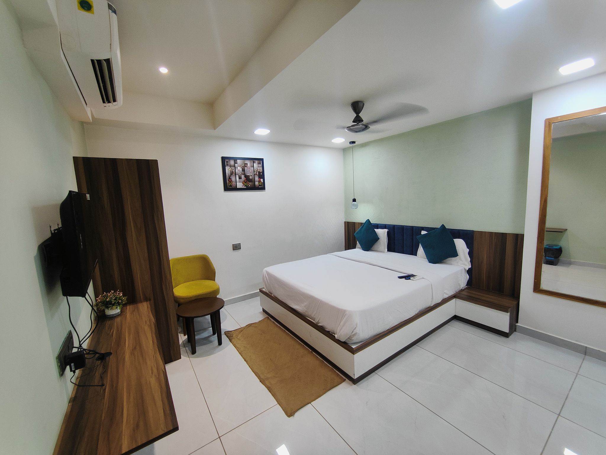 Hotel Rest And View Super Deluxe AC Room 3