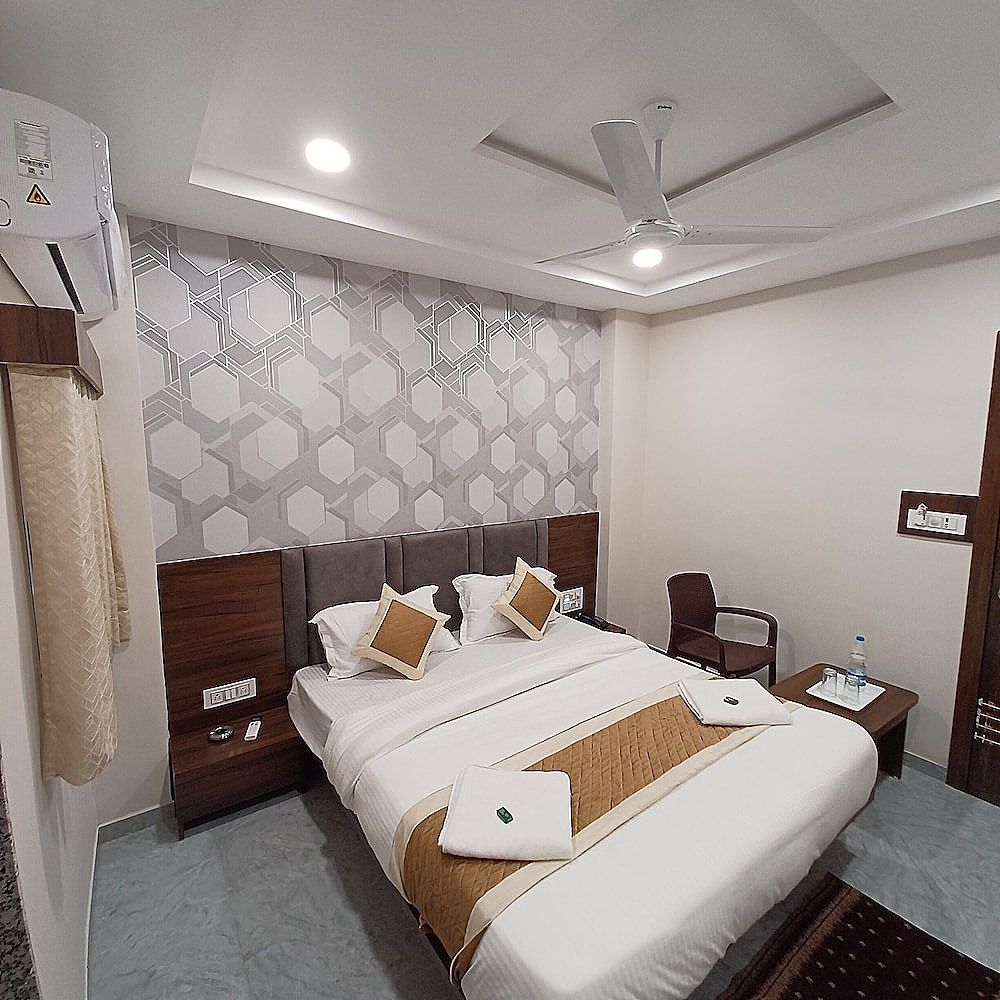 undefined Hotel Leela Palace 4