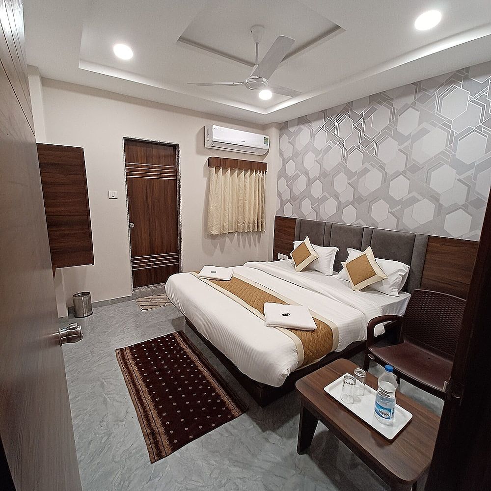 undefined Hotel Leela Palace 5