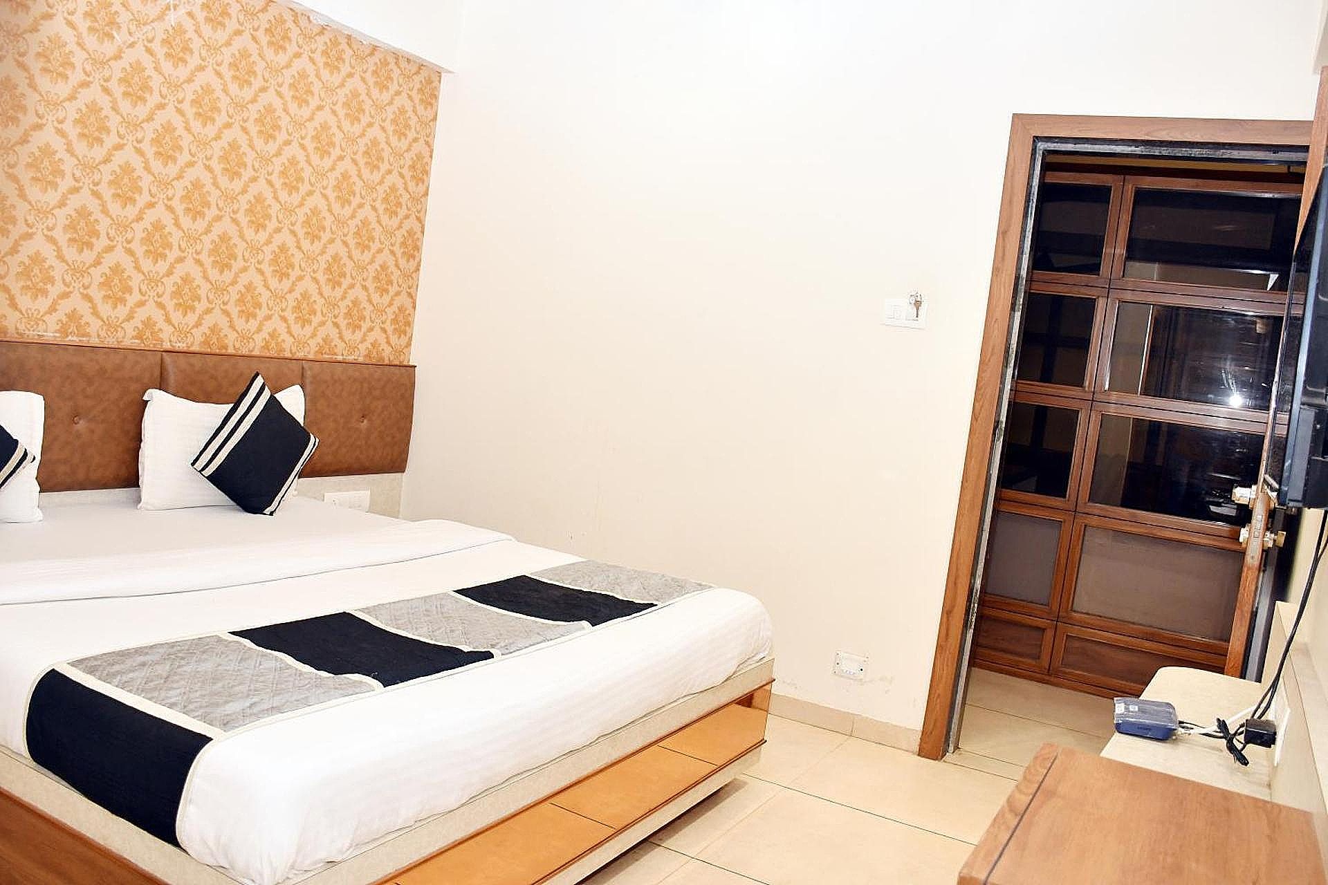 FabHotel Bharosa Inn Deluxe Room 8