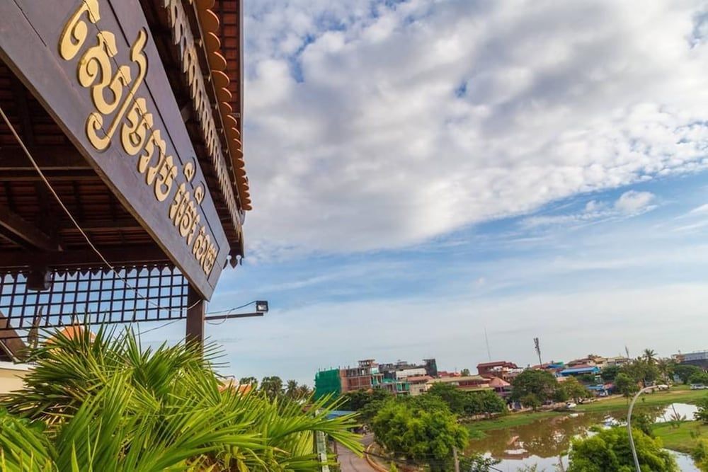 undefined Siem Reap Riverside Hotel 6