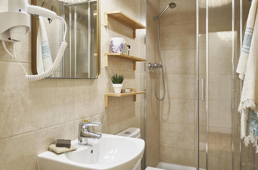 Barcelona Sants Station Apartments 3 Bedroom Apartment, 2 Bathrooms 12