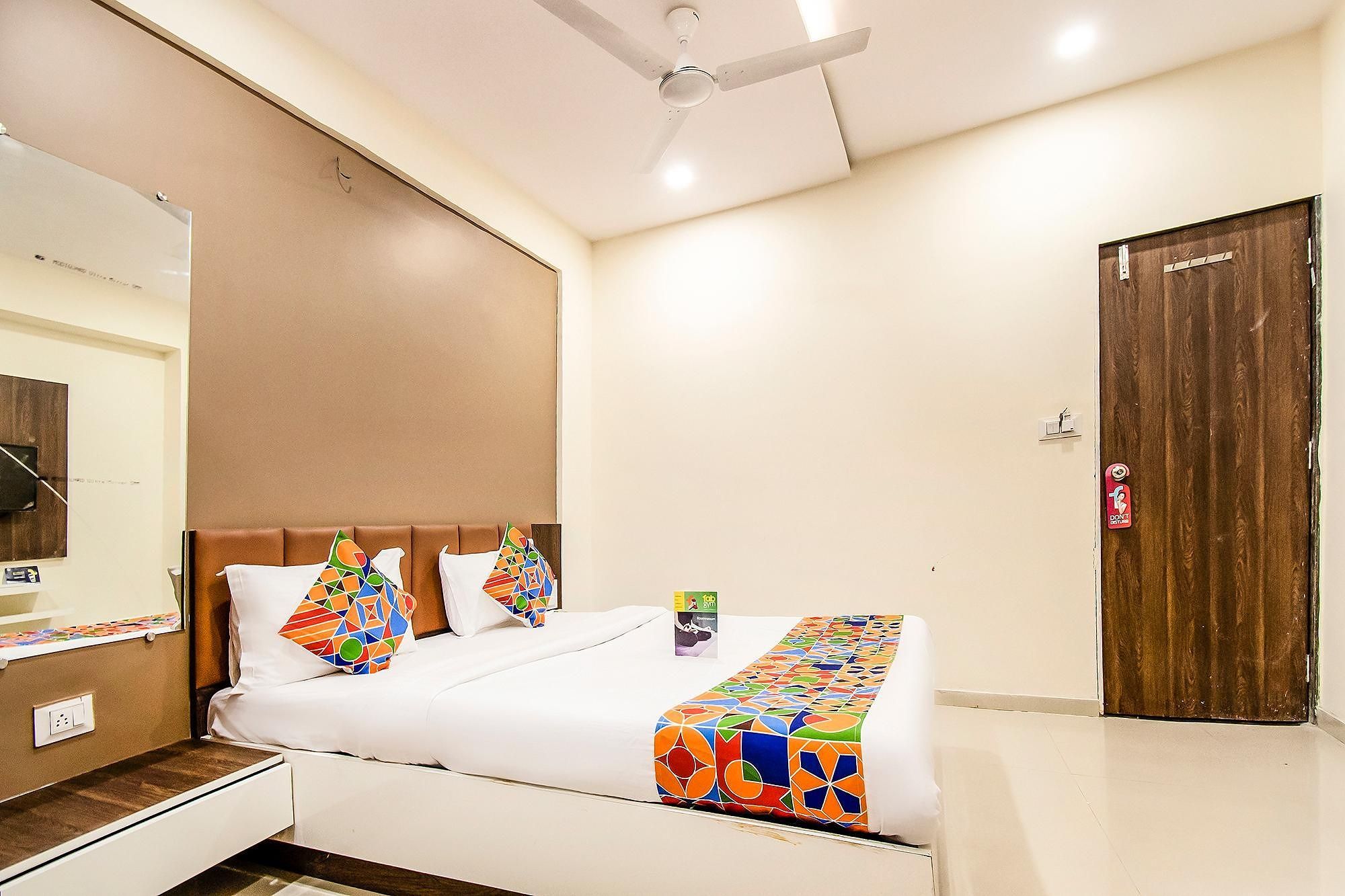 FabExpress Pratiksha Deluxe Room 10