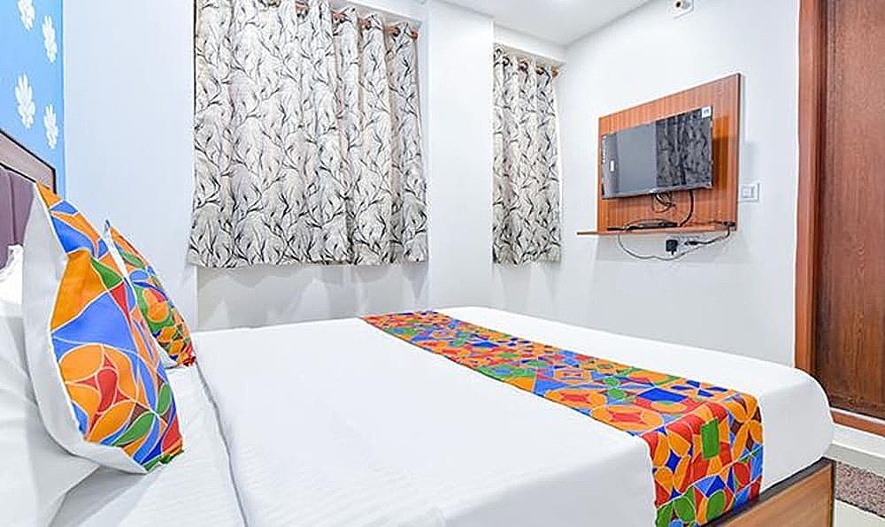 undefined Fabhotel Green Park 7