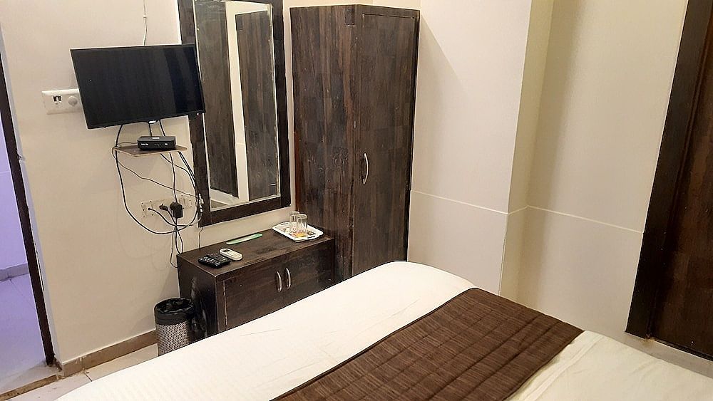 Hotel Kumkum Deluxe Non AC Room 3