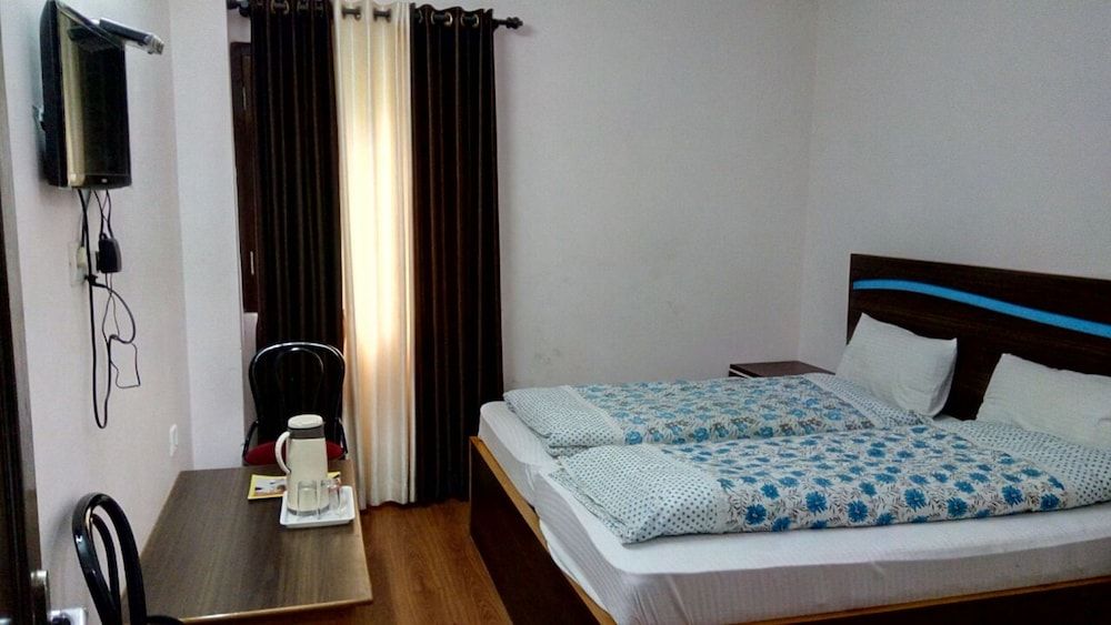 Hotel Himadri Almora Deluxe Double Room