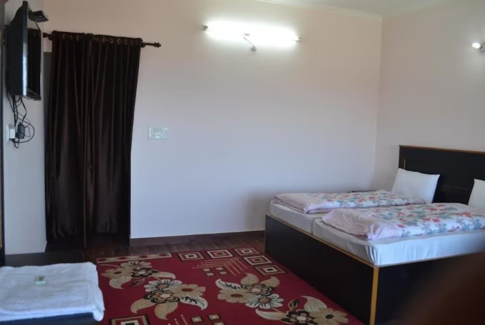 Hotel Himadri Almora Deluxe Double Room 4