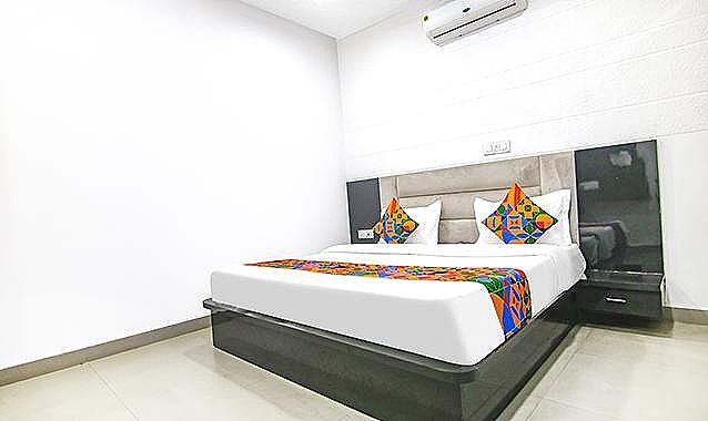 FabHotel Golden Gate Deluxe Room 2