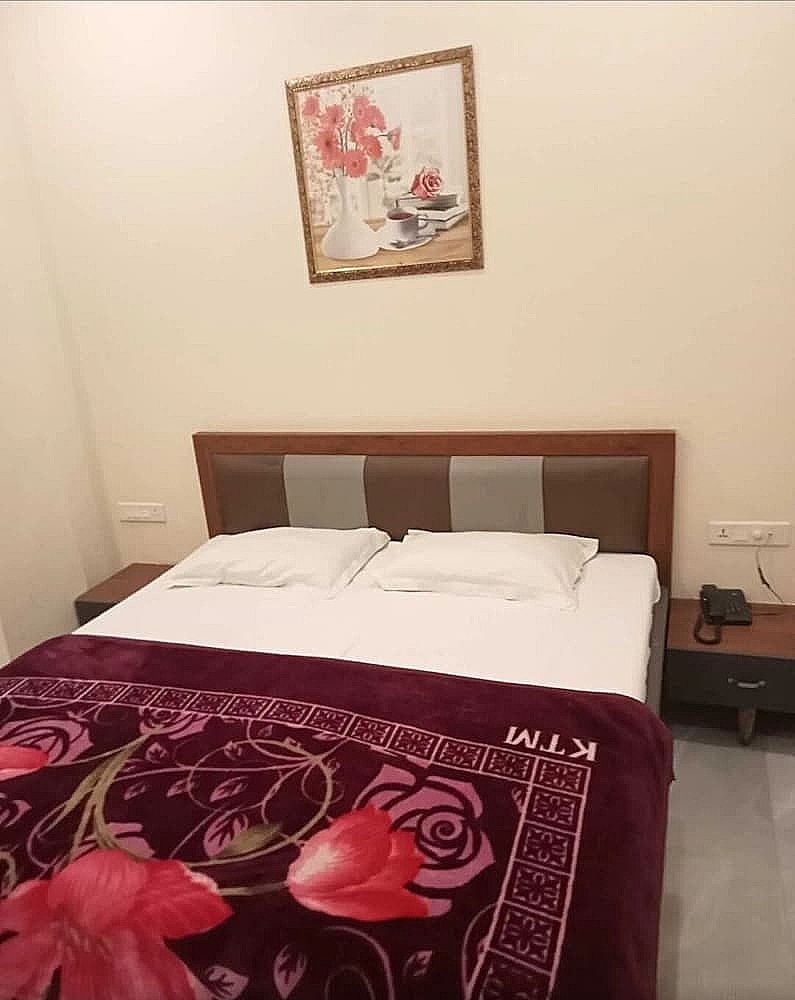 Hotel Bhullar Comfort Double Room 3