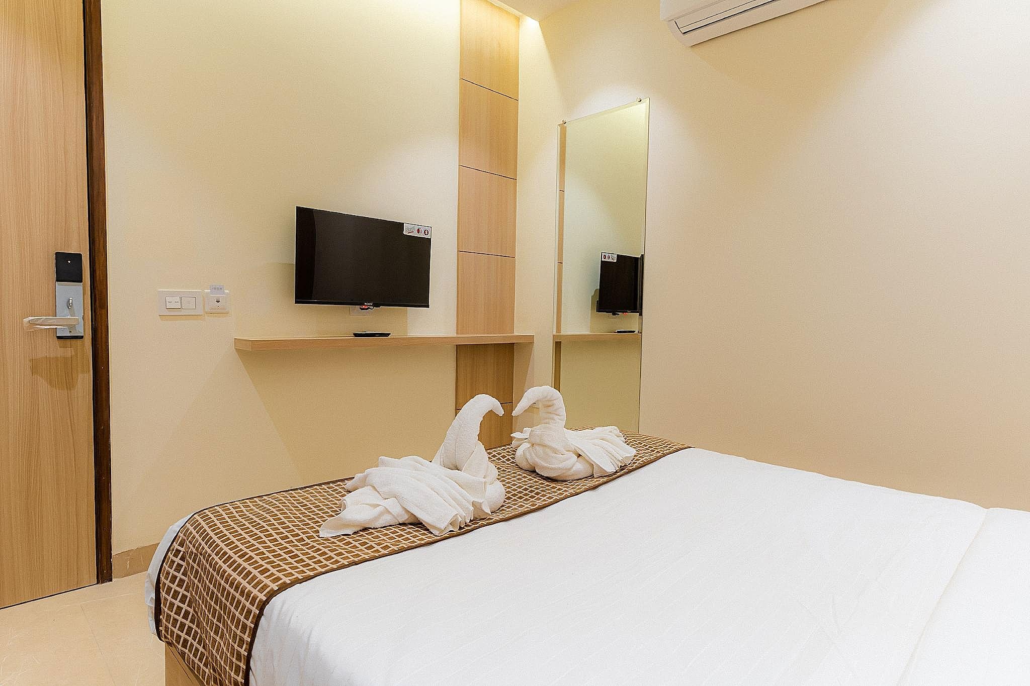 undefined Green Garden Cafe & Hotel 6