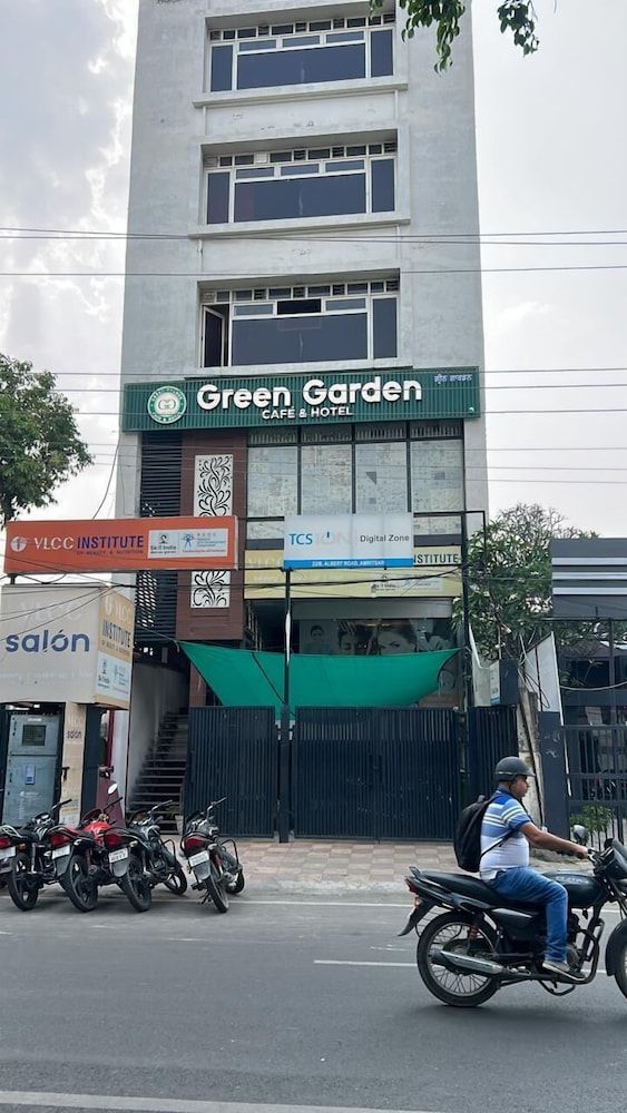 undefined Green Garden Cafe & Hotel 2