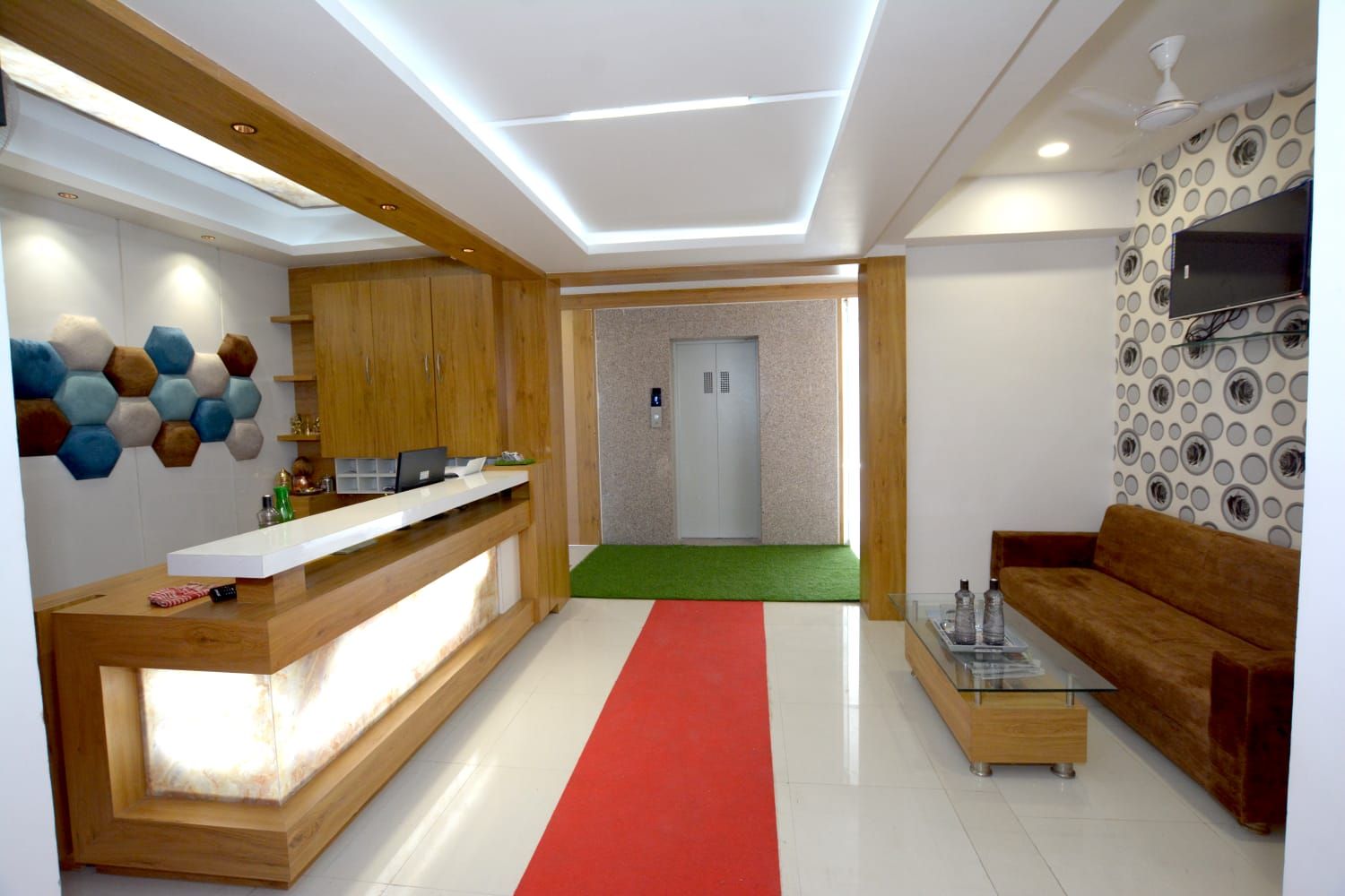 undefined  Hotel Green Leaf 4