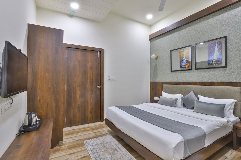 undefined Hotel SR Regency 10