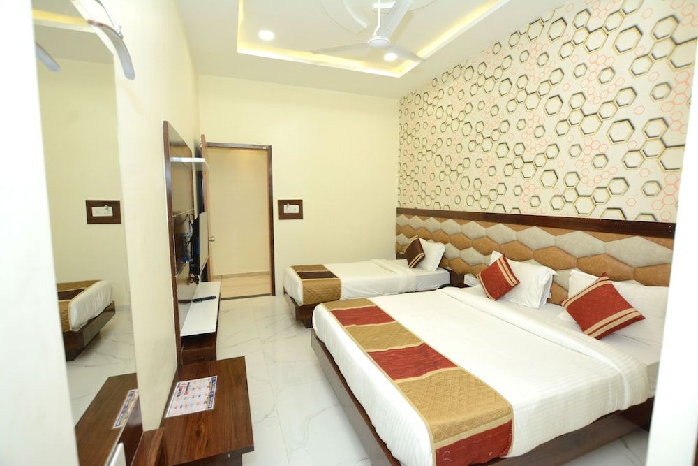 undefined Hotel Villa Inn 4