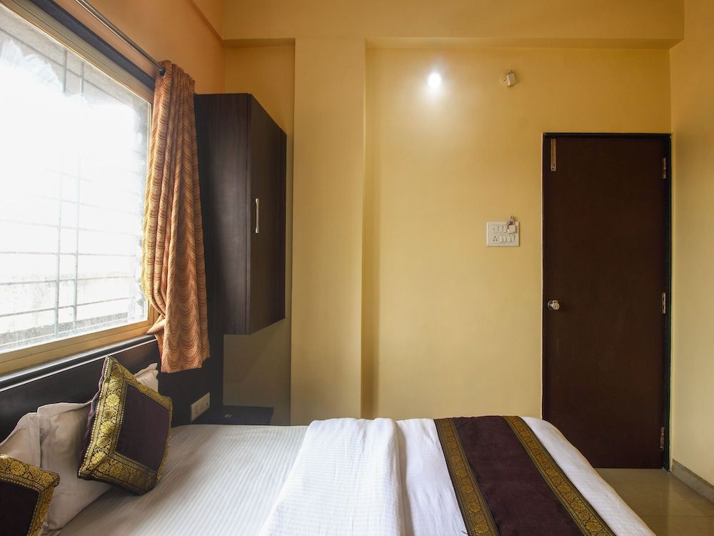 OYO 12355 Hotel New Jagdamba Lodging Double or Twin Room 4