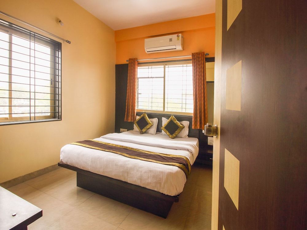 OYO 12355 Hotel New Jagdamba Lodging Double or Twin Room 2